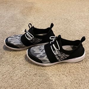 Vionic tennis shoes. Size 8. Lightly worn. Great condition.
